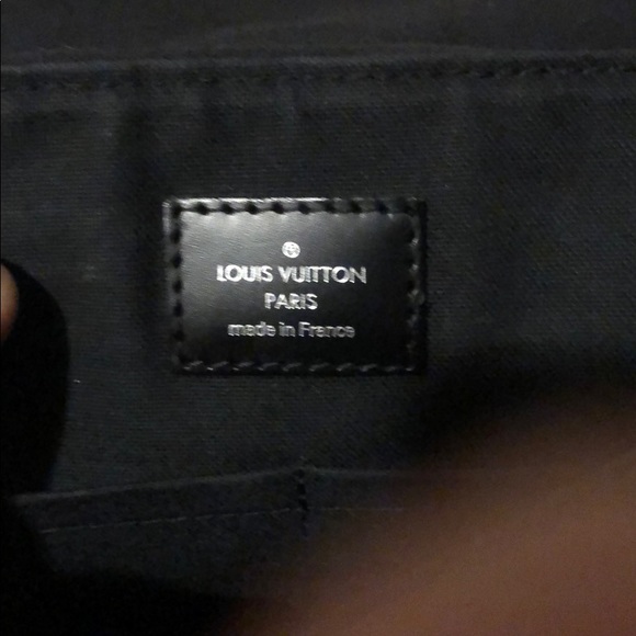 Men’s Louis Vuitton District PM Messanger Bag - Picture 3 of 8